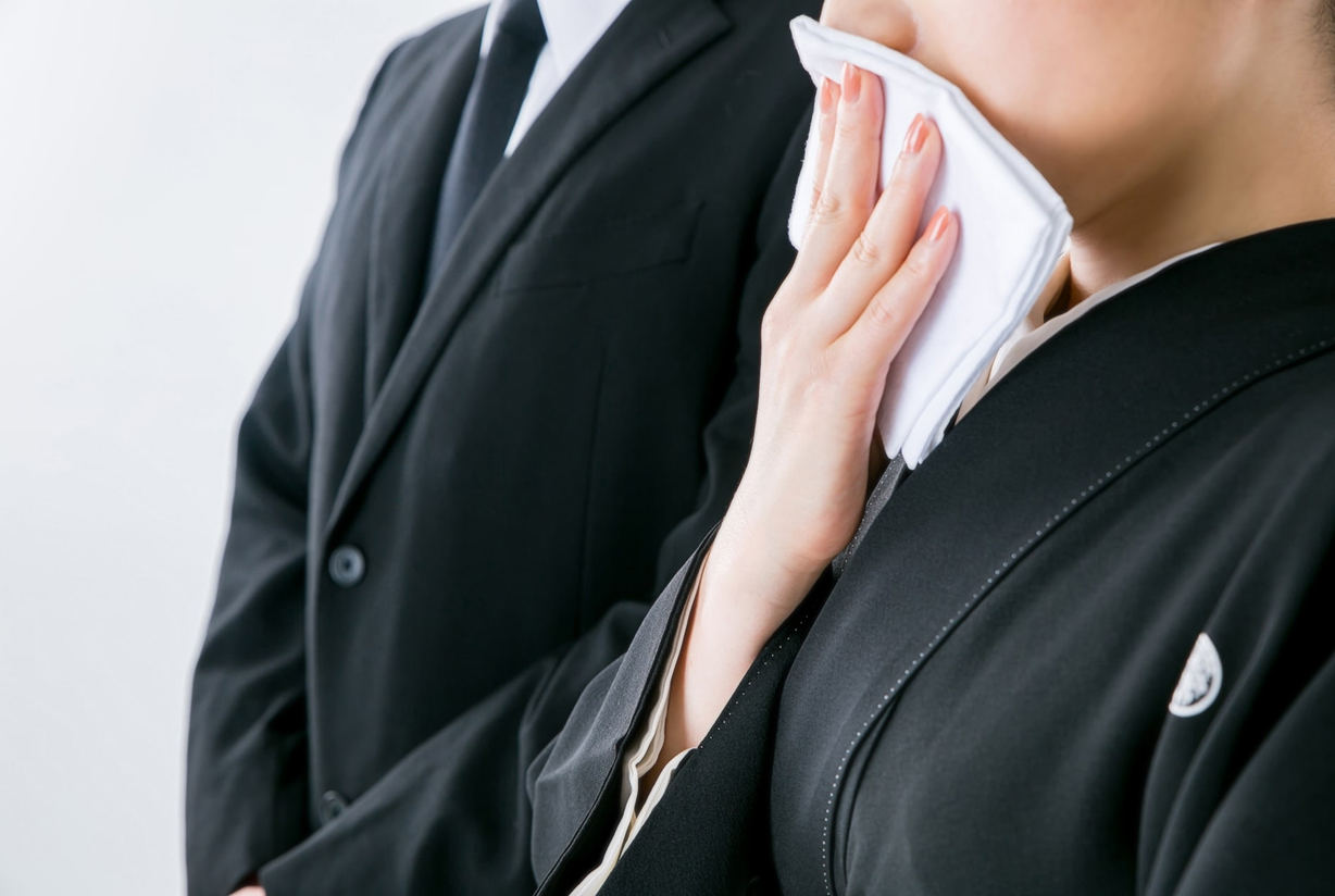 家族葬の服装マナー 喪主・参列者・子どもはどうする？