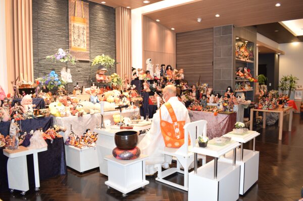 京成臼井駅前ホールで人形供養会を行いました