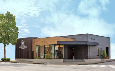 家族葬専用の一日一組限定温かみのあるホール